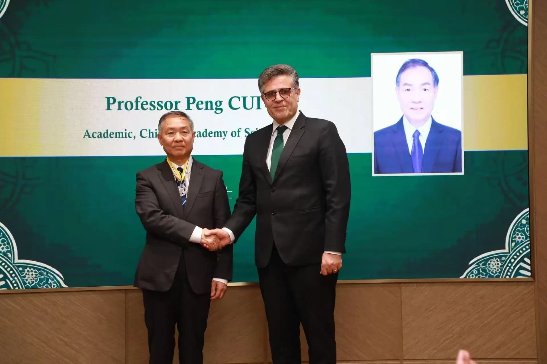 Pakistan confers civil awards on Chinese nationals for contributions to bilateral ties