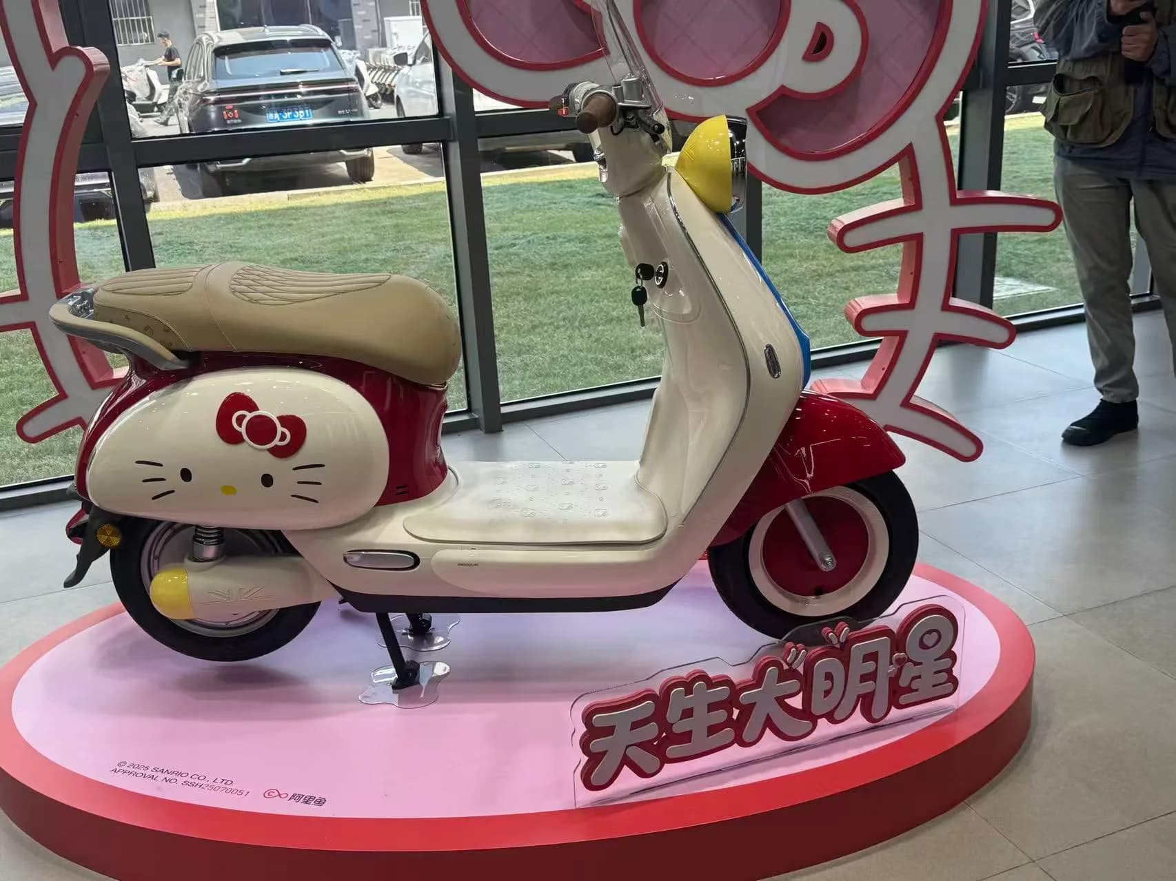 Global media visits leading manufacturer of electric two-wheelers in Wuxi, Jiangsu
