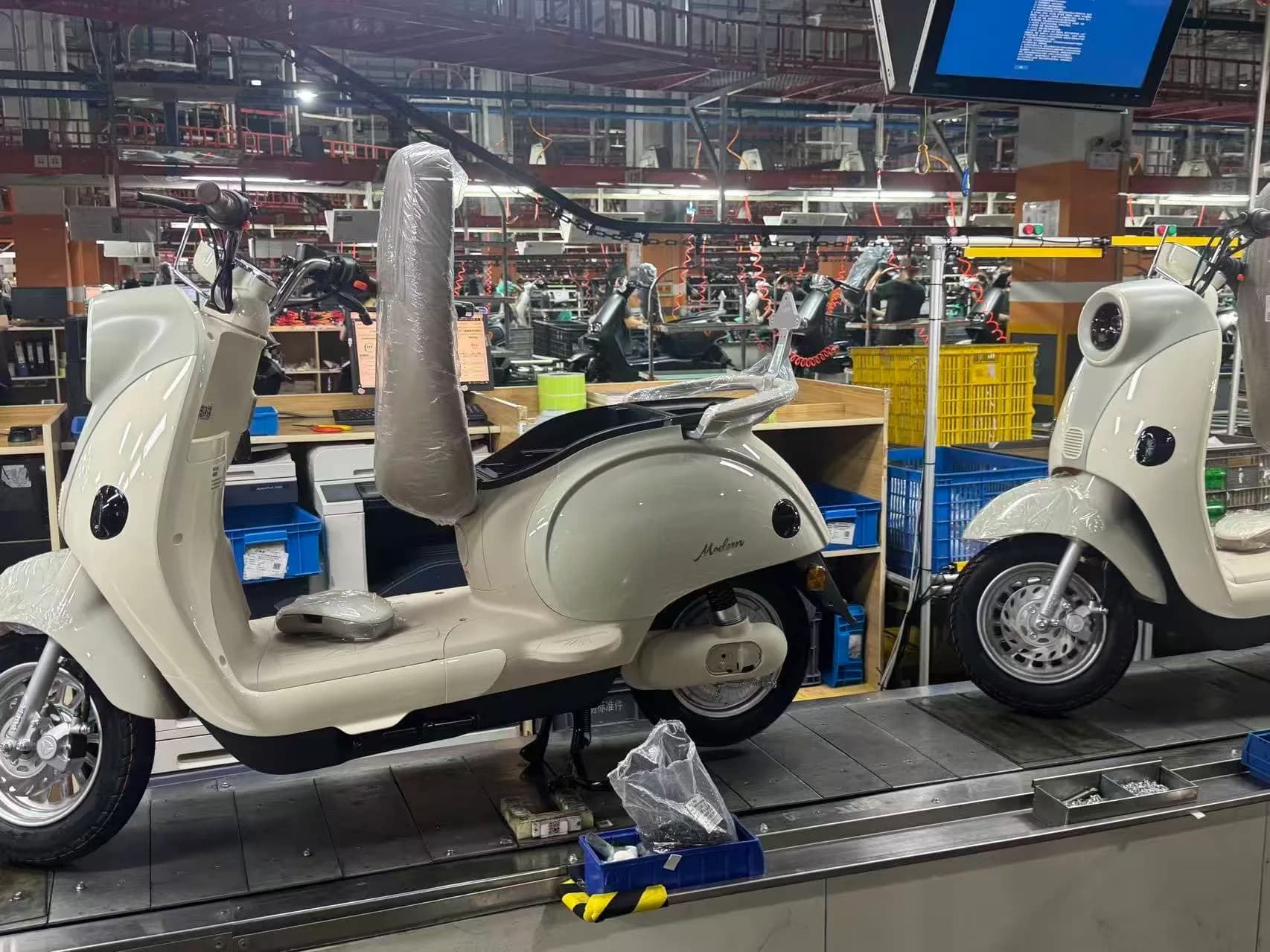 Global media visits leading manufacturer of electric two-wheelers in Wuxi, Jiangsu