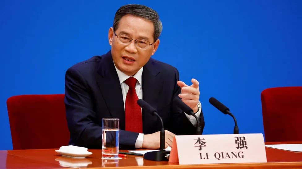 Li Qiang attends symposium of business representatives at Davos in summer 2025